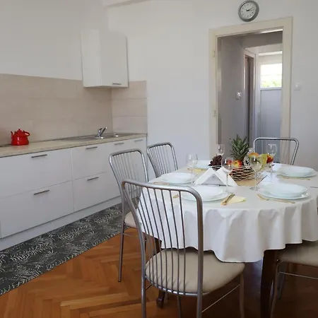 Apartment Dajana Supetar